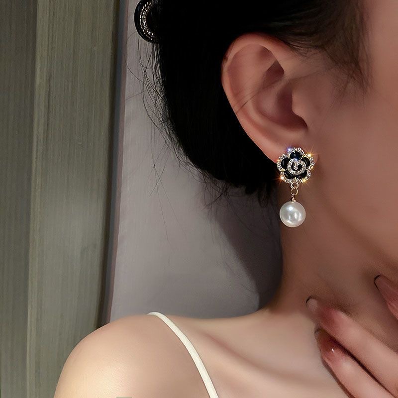 Camellia flower earrings, 2022 new trendy pearl earrings, flower design sense, niche earrings, high-end light luxury earrings