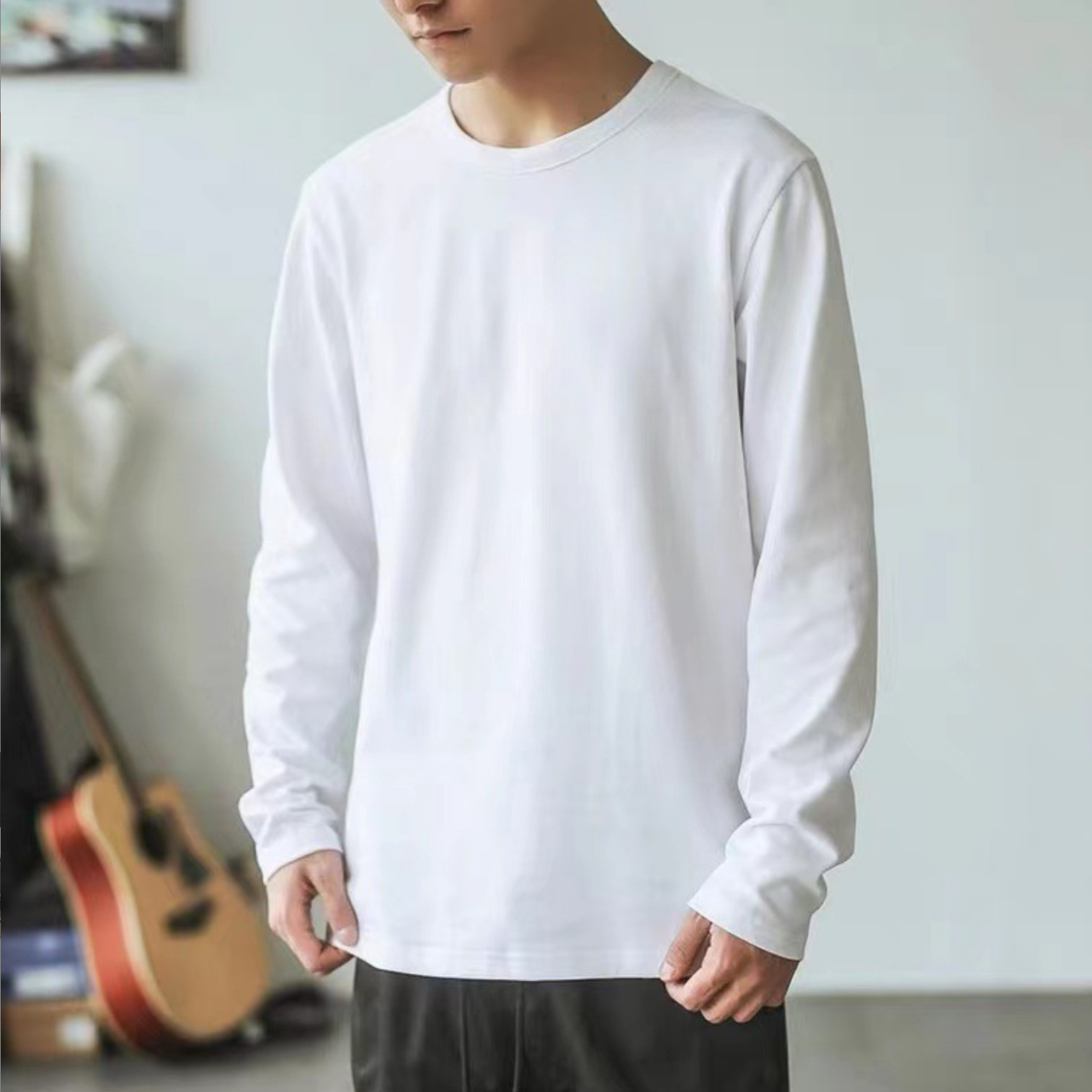 230G pesado Xinjiang algodón de grapa larga Camiseta de manga larga suelta color sólido blanco base sin costuras hombres y mujeres mismo estilo