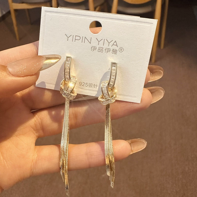 Серьги (YIPIN YIYA) 925 серебряные сережки-крючки с золотым покрытием, закрученный дизайн, легкие 0.01 кг