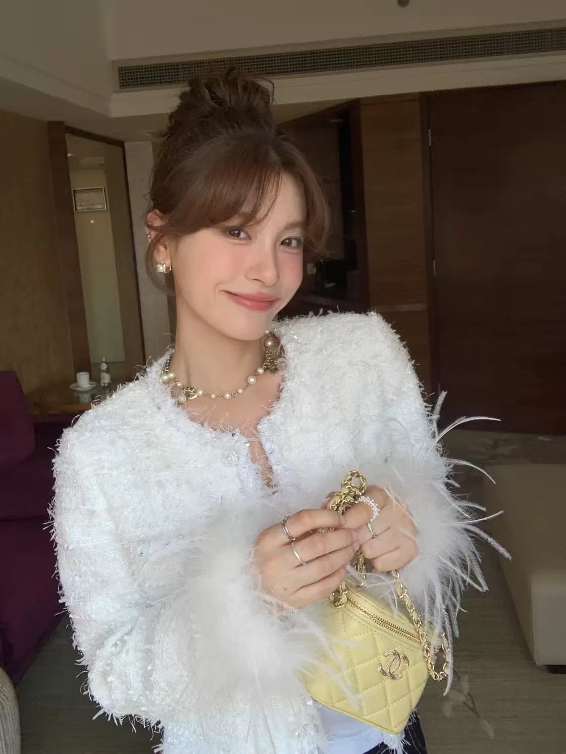 Nuevo pequeño viento fragrante de la industria pesada francesa, sequinilla de avestruz, cuño de empalme de cuentas, chaqueta de cabello de cabello de estilo occidental, mujer