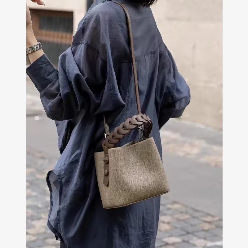 Jianne バケットバッグ女性のための 2025 新しいファッション多用途ショルダークロスボディバッグニッチデザイン通勤ハンドバッグ|undefined