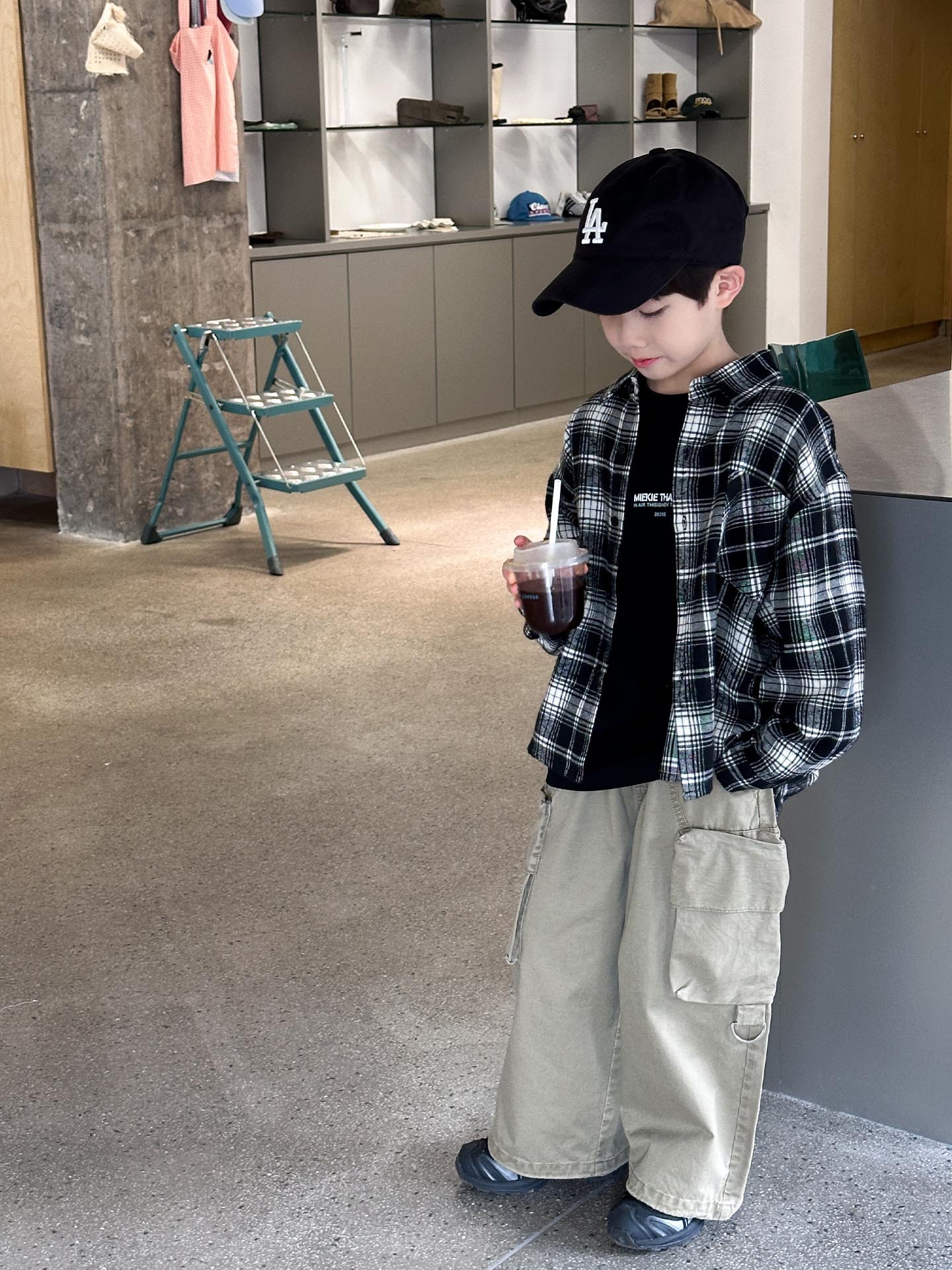 Camisas de mangas largas para niños camisas a cuadros primavera y otoño 2025 nuevos niños de tamaño mediano y grande chaqueta de ropa de otoño casual