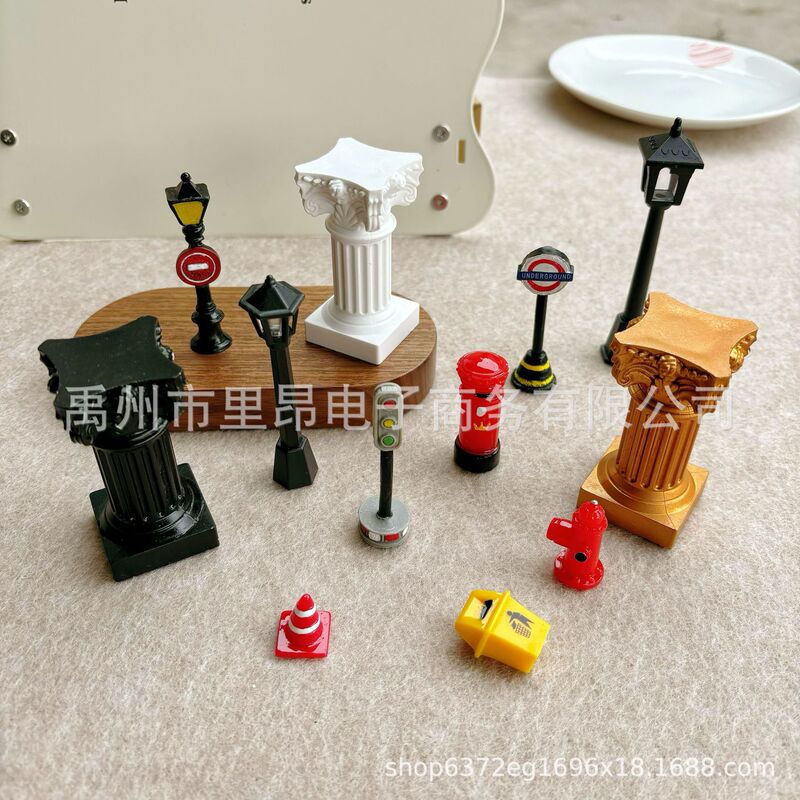 Creative Traffic Light Fire Hydrant Trash Can Street Lamp Street Decoration Ornaments Cream Glue DIY Table Material Accessories