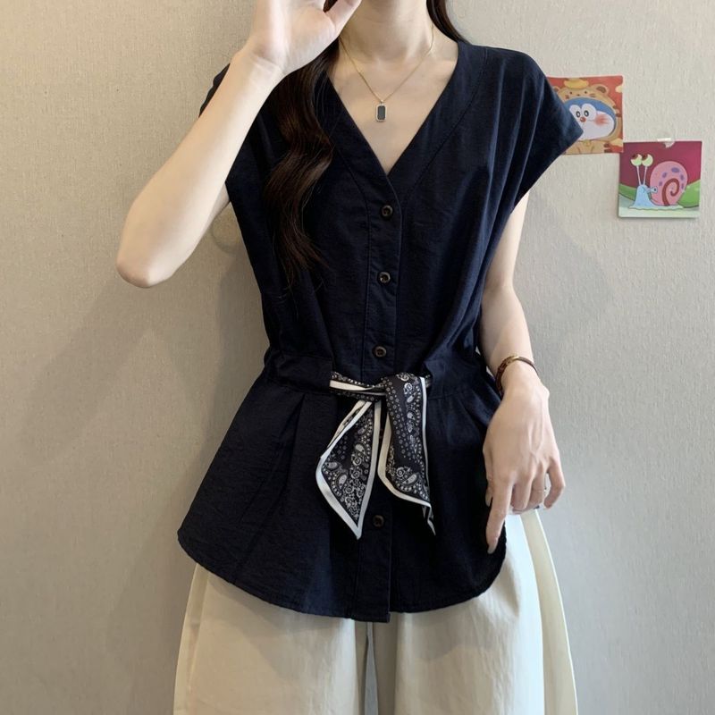 大码韩系简约纯色V领无袖衬衫女夏季新款百搭纯色单排扣丝巾上衣|undefined