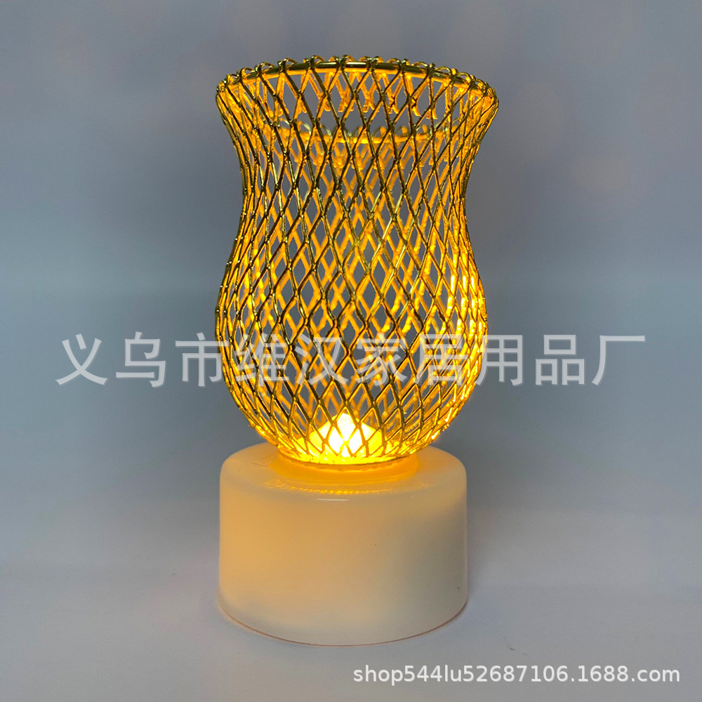 Transfronterizo Oriente Medio malla de alambre hueca dorada lámpara de vela electrónica de hierro forjado lámpara de noche LED decoración de escritorio iluminación