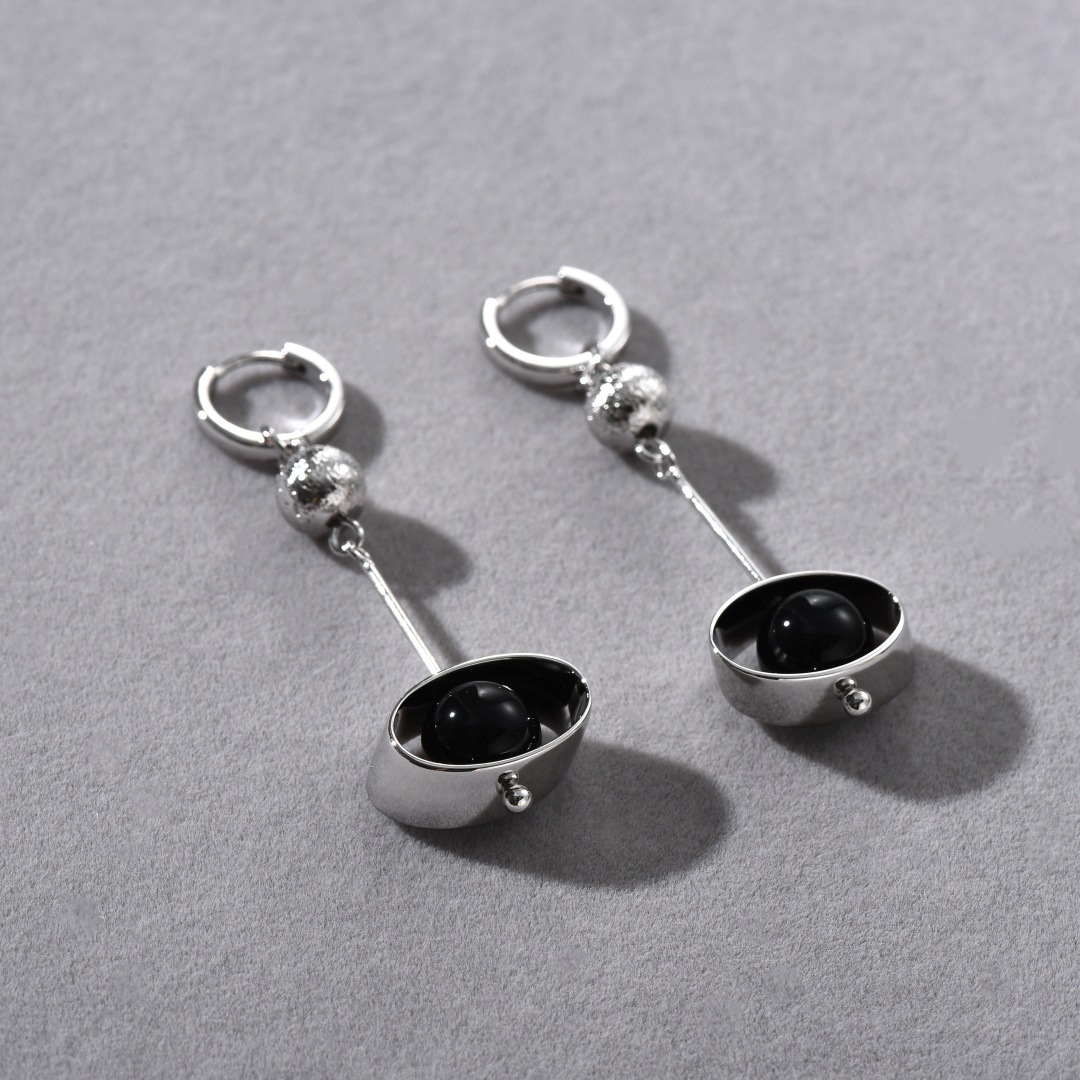 Original Design High-grade Metallic Copper Plated Platinum Black Onyx Pendant Ear Buckle Earrings European and American Elegant Fashion Earrings Women