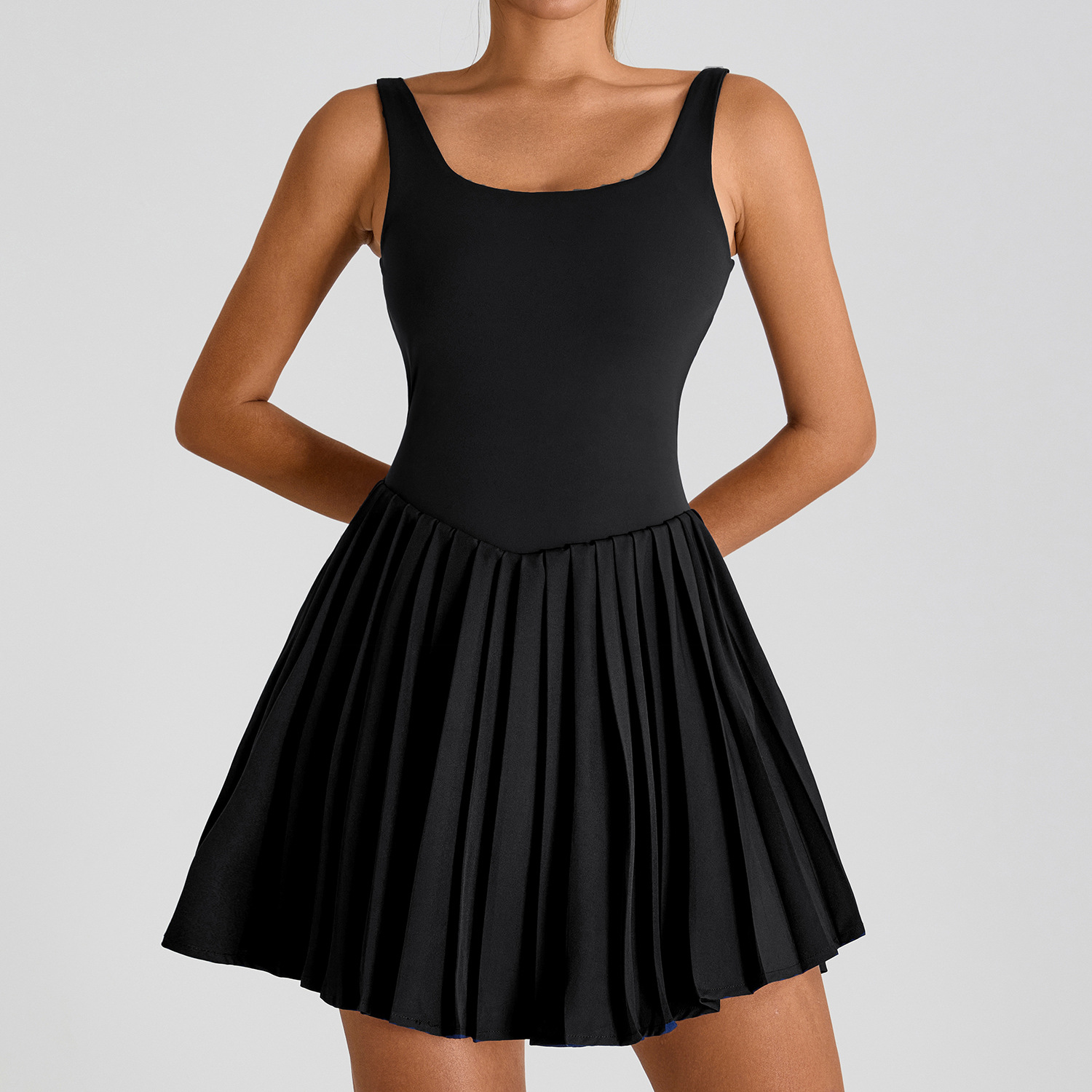 Nuevo estilo europeo y americano, gran espalda halter, hermoso vestido deportivo, falda de yoga plisada anti-desnudo para mujer, falda de tenis de fitness al aire libre