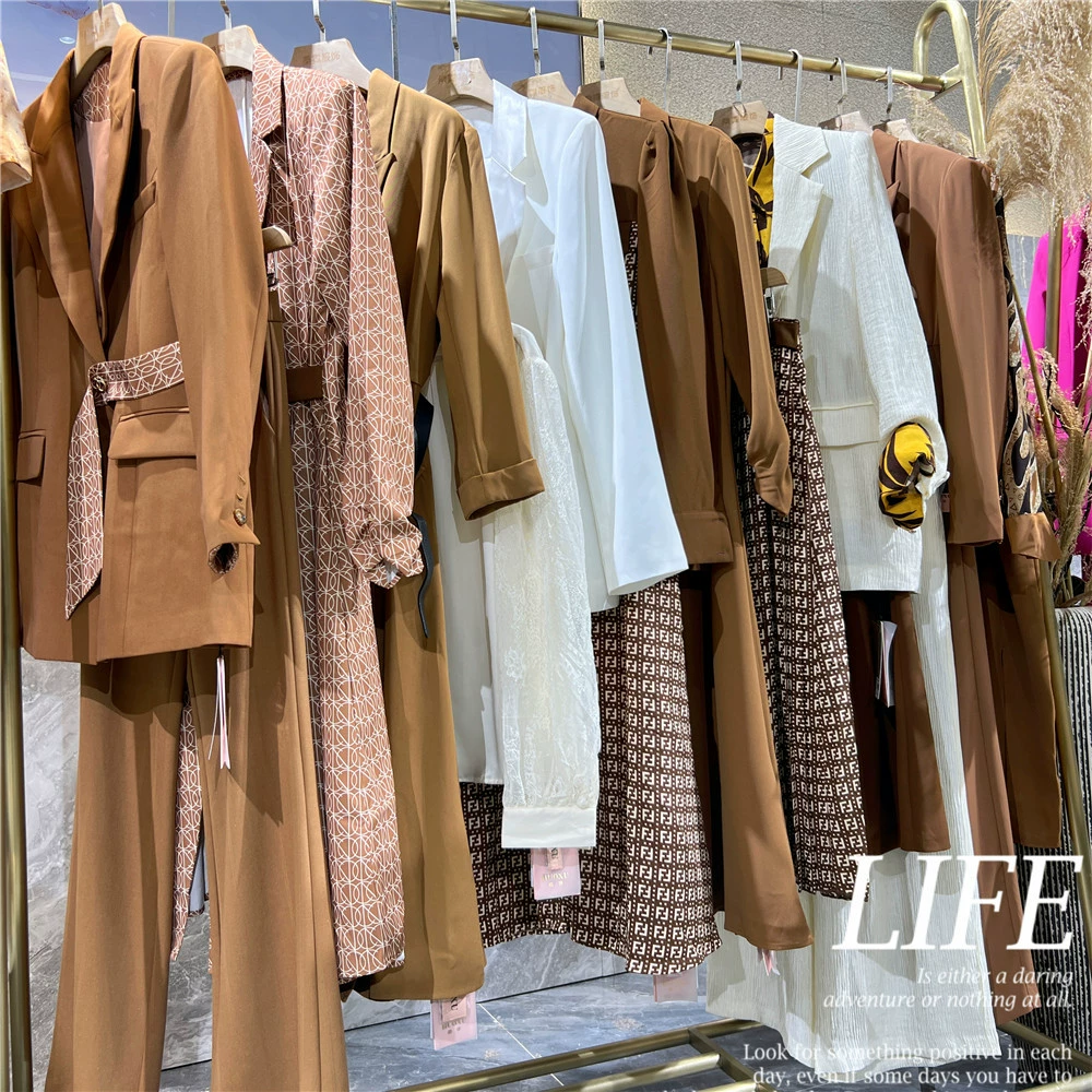 Продвинутый бизнес-бренд моды со скидкой женской одежды