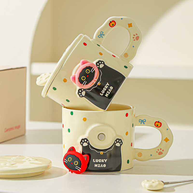 Cute gato taza de cerámica con cubierta cuchara taza de café taza de agua taza de pareja regalo de mano al por mayor alto valor facial