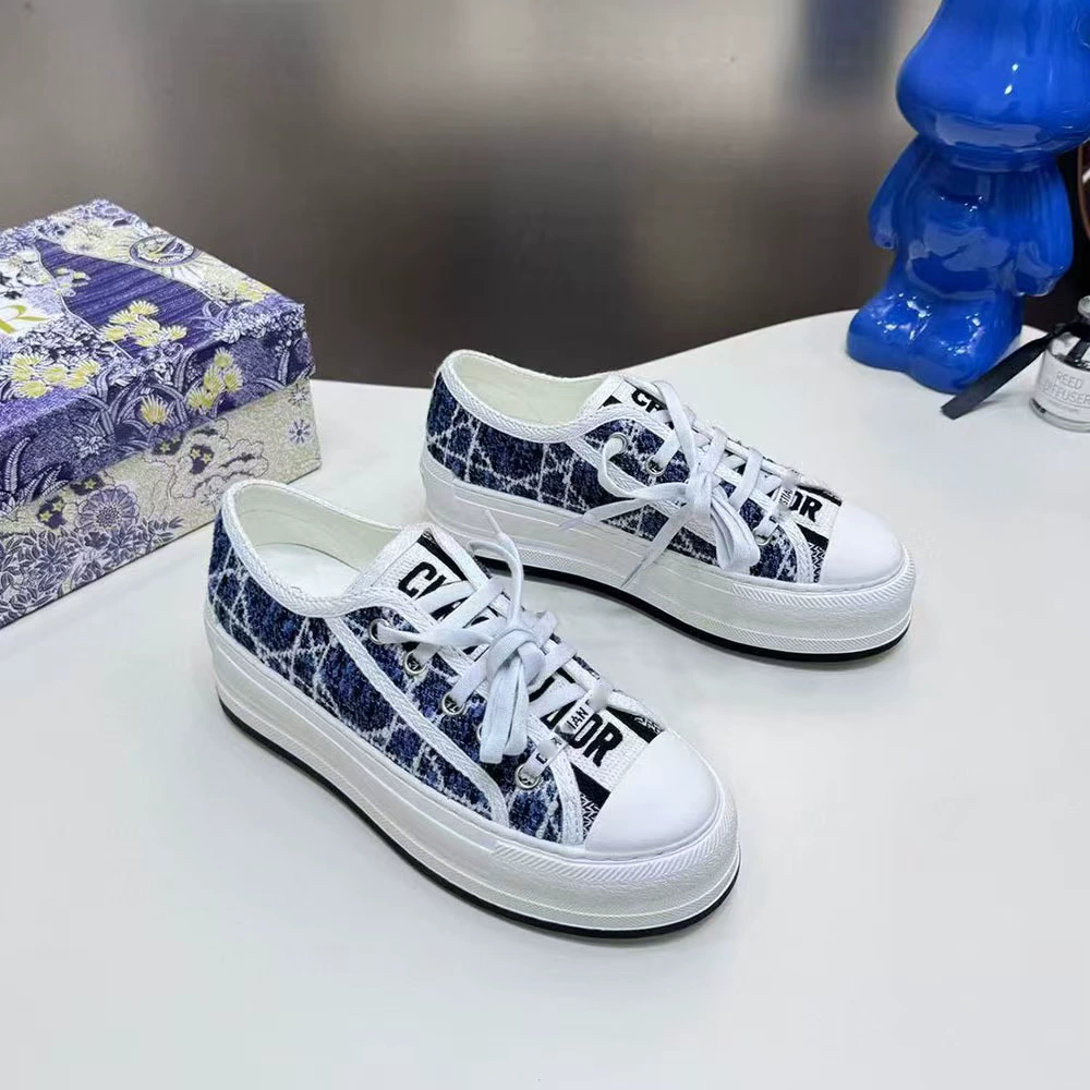 Новые летние женские парусиновые туфли бренда D на толстой подошве с вышивкой, повседневная обувь для внешней торговли, европейский и американский дышащий решетчатый узор, легкий и износостойкий.