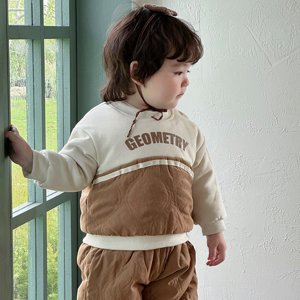 2024 ropa para niños coreanos otoño e invierno engrosamiento traje cálido para niños de 1 a 3 años traje de salida acolchado de dos piezas 2