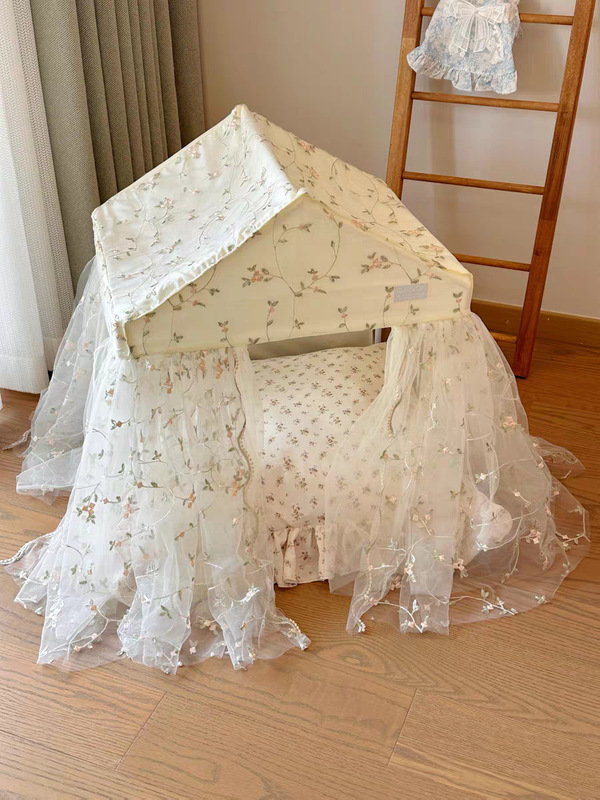 夏の涼しいテントの巣四季通用の花のカーテンの小型の犬の猫の家はお姫様のベッドを取り外すことができます。|undefined