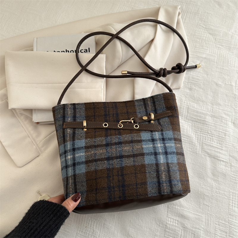 Bolsa de mano de tela a cuadrícula de gran capacidad para viajar bolsas de mujer 2024 nuevo otoño invierno exterior ocio bolsas de cubo de hombro