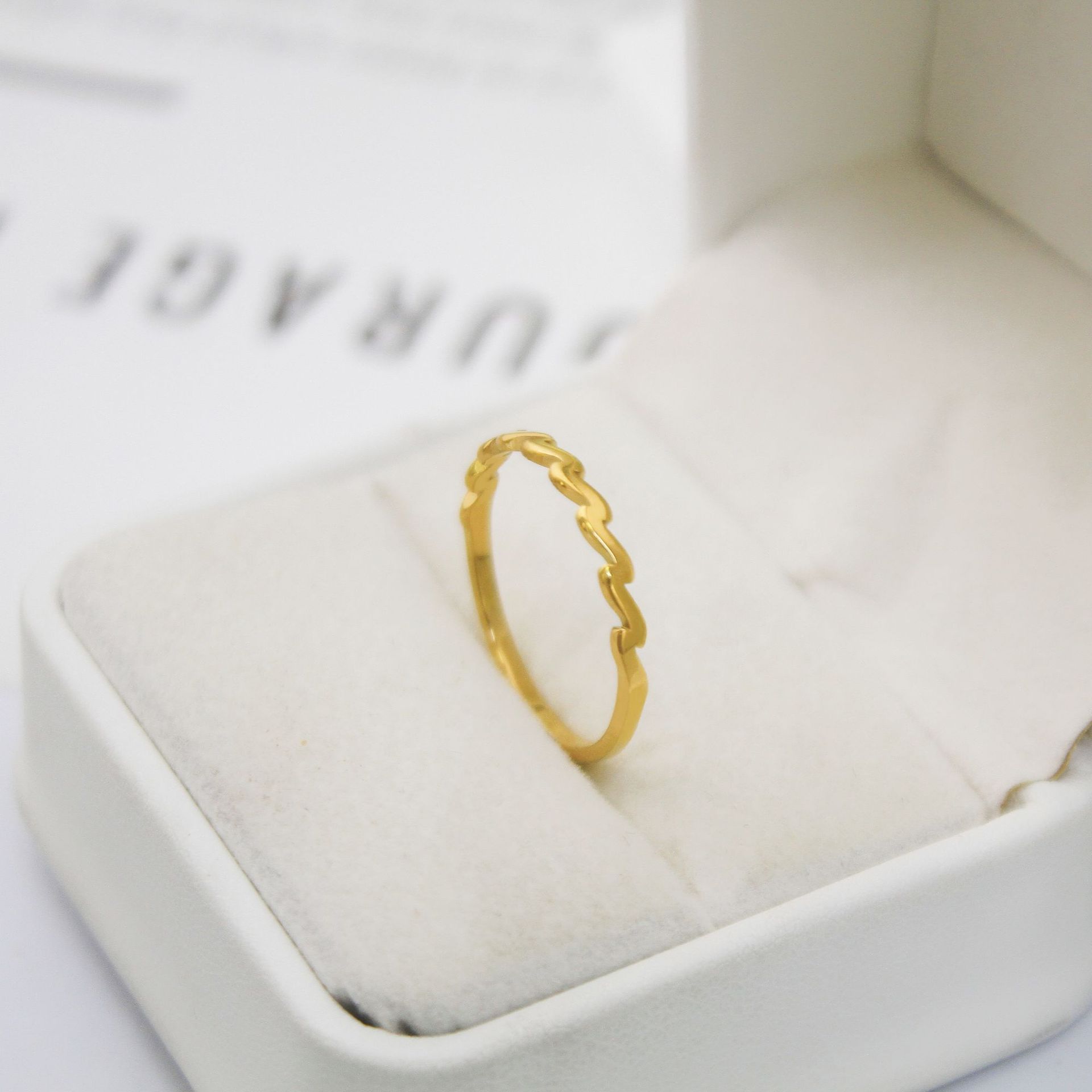 Minimalist Ins-Style Wave Ring for Women, Titanium Steel with Real Gold Plating, Niche Geometric Ring, Thin Band, Unique and High-End Feel, Tail Ring
