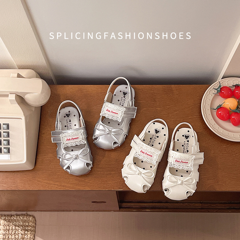 Bebé dulce arco sandalias 2026 verano nuevas niñas hueco princesa zapatos de playa suaves zapatos de moda image 5