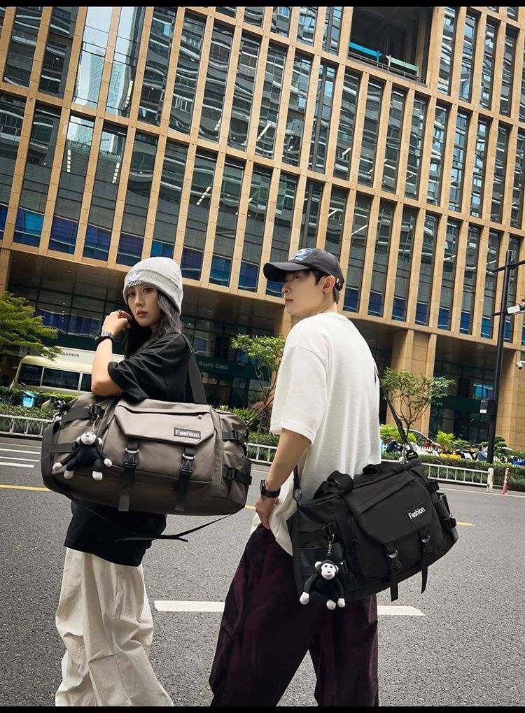 Travel bag with wet/dry separation, large capacity