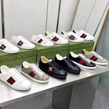 С�۷���ƤС��Ь��Ů�W��վ��H���n�泱���ٴ�߶����e��Ь��Ь