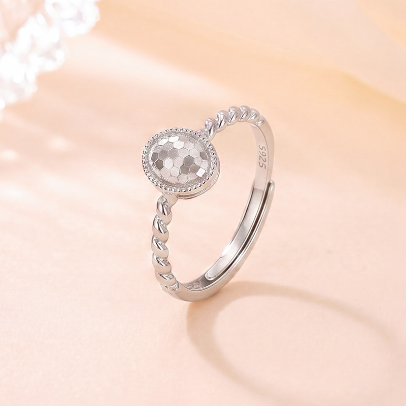 Nhẫn bạc S925 mạ vàng hình trứng đơn giản họa tiết xoắn phong cách nhẹ nhàng — Bạc