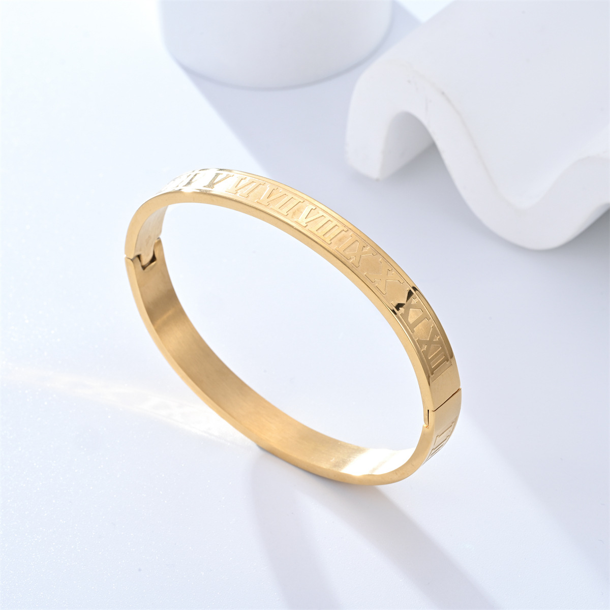 El nicho de lujo ligero no se desvanece, la pulsera de anillo de oro de arena, la tendencia, la pulsera de acero de titanio de todo fósforo, la pulsera de acero de titanio de estilo retro europeo y americano