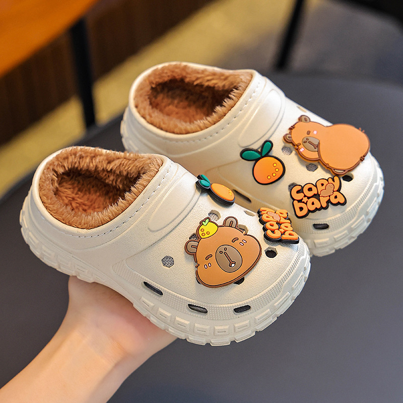 Capibara 2025 nuevo invierno bolsas de niños zapatos de tacones de algodón para niños, niñas y niños calientes de terciopelo para padres e hijos, traposas de algodón para niños mayores