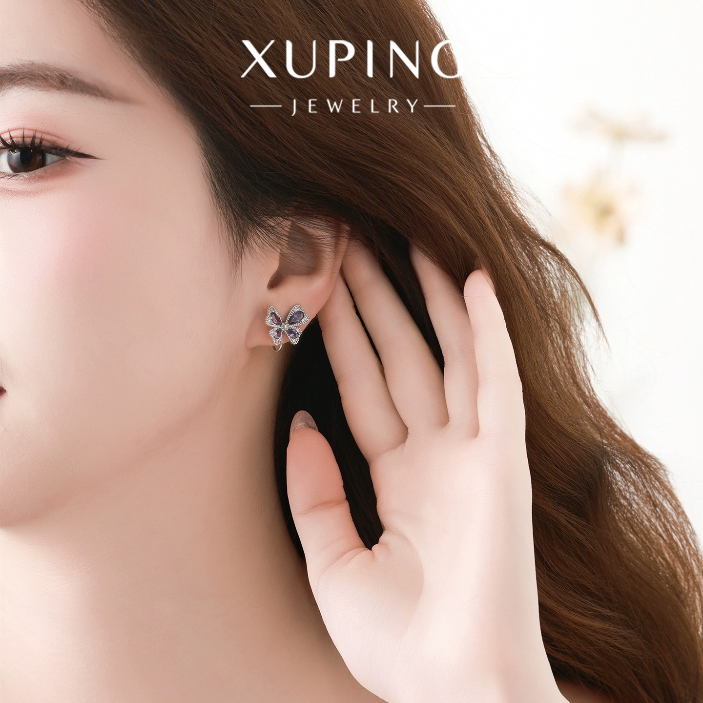Xuping gemas artificiales ligeras sensación de lujo mariposa mosquito incienso bandeja de auriculares temperamento viento sin agujeros de orejas para usar auriculares