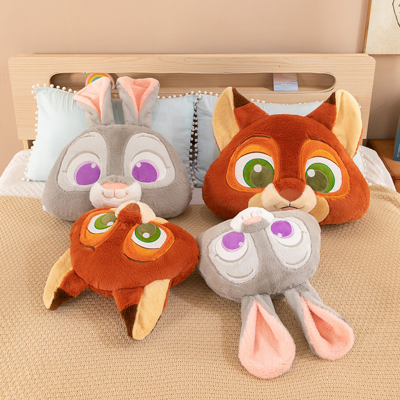 新型の狂った動物の城のニックのキツネの大きい頭はかわいい漫画を包んで枕のぬいぐるみを抱いて機械の人形をつかんで卸売りします。|undefined