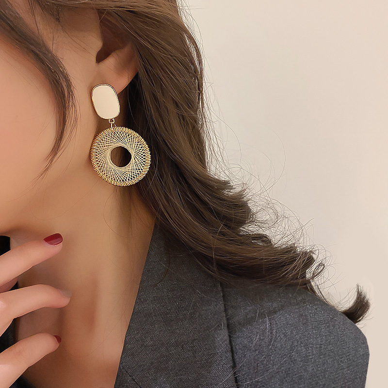 正宗法式度假耳环海边轻奢高级感气质港风耳饰女2024新款爆款夸张