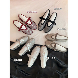 ��Ů�M���ǰ���Ь~3cm������ˮ荾W��ƽ��һ�֎��������ЬŮ��Ь