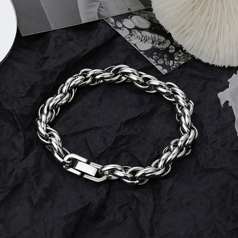 Fashion Hand-woven Coarse Twist Chain Men's Bracelet Jewelry Buckle Titanium Steel Bracelet All-match Cuban Couple Bracelet for Men Fashion Hand-woven Coarse Twist Chain Men's Bracelet Jewelry Buckle Titanium Steel Bracelet All-match Cuban Couple Bracelet for Men