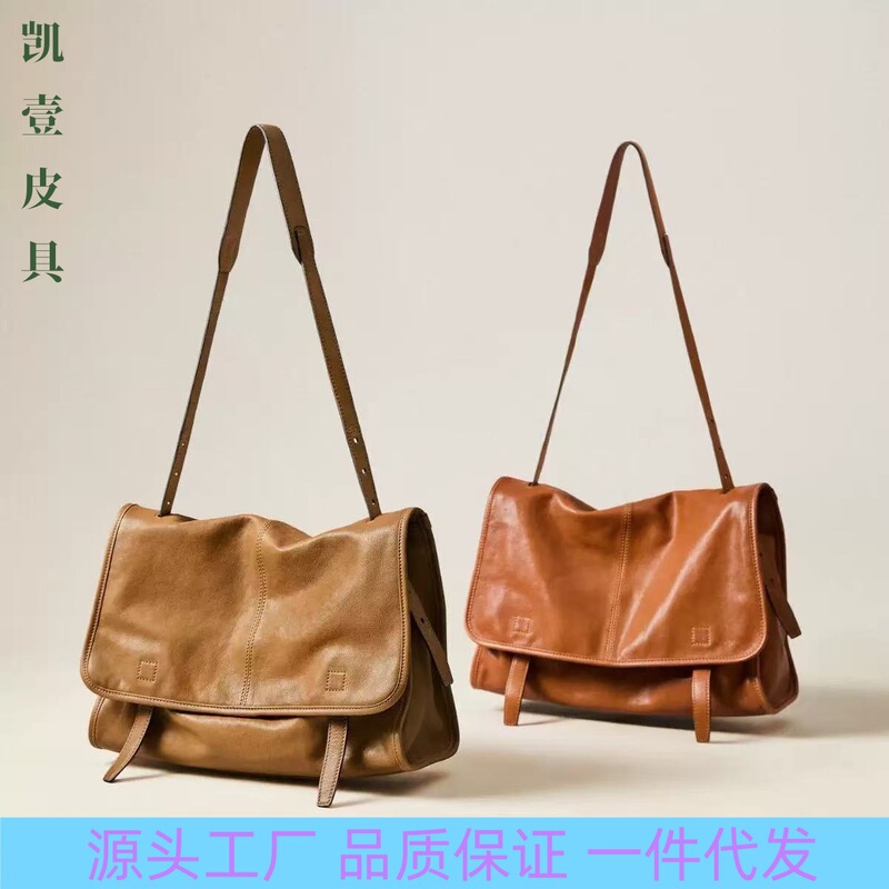 Sheepskin Messenger Bag with Relaxed Fit, Large Capacity, Vintage Casual Style, Single Shoulder Crossbody Postman Bag