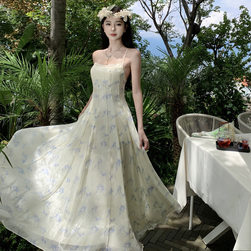 Blue Wind Chime Floral Spaghetti Strap Dress for Summer Seaside Vacation, Niche Design with Plant and Floral Motifs, Chinese Style Long Chiffon Dress Blue Wind Chime Floral Spaghetti Strap Dress for Summer Seaside Vacation, Niche Design with Plant and Floral Motifs, Chinese Style Long Chiffon Dress