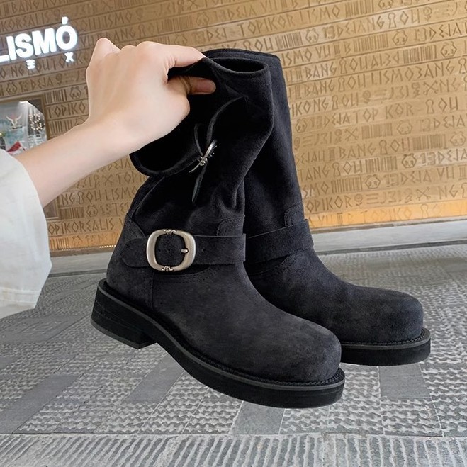Su Yinyin tiene el mismo estilo de pilas de botas ~ Dunas de arena de tierra de desecho Botas cortas con hebilla de locomotora de suela gruesa súper suave Botas Martin para mujer
