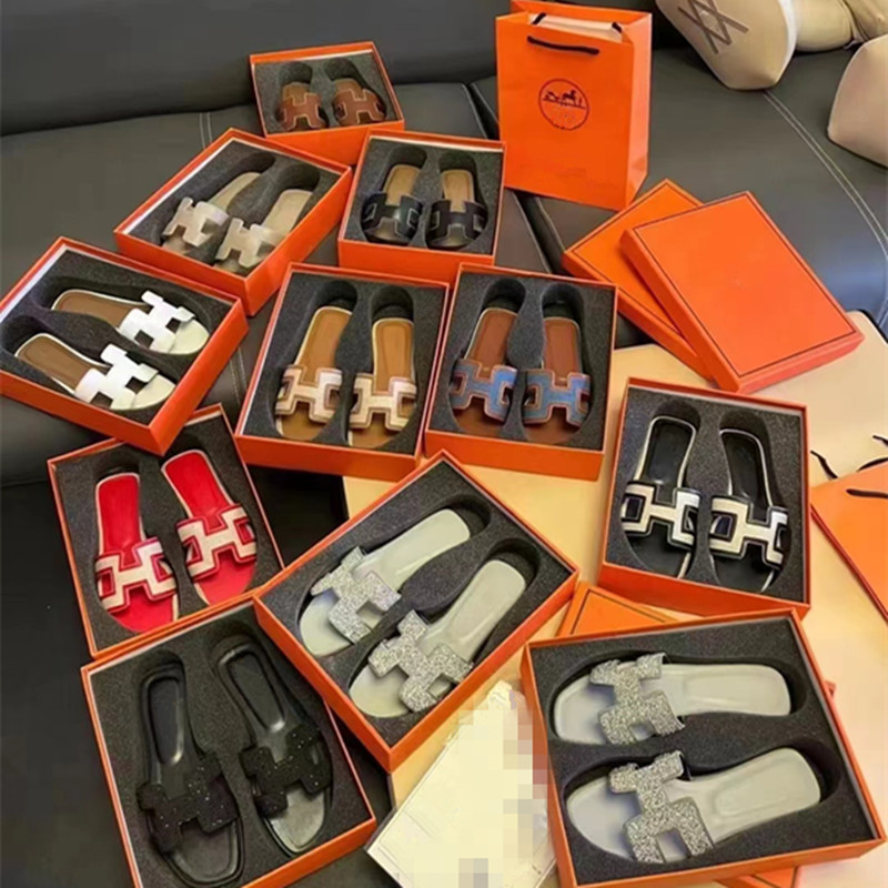 2024 Fashion Women's Flat Bottom Slippers for Casual Outwear Fashion One Line Slippers Beach Shoes_voghion.com