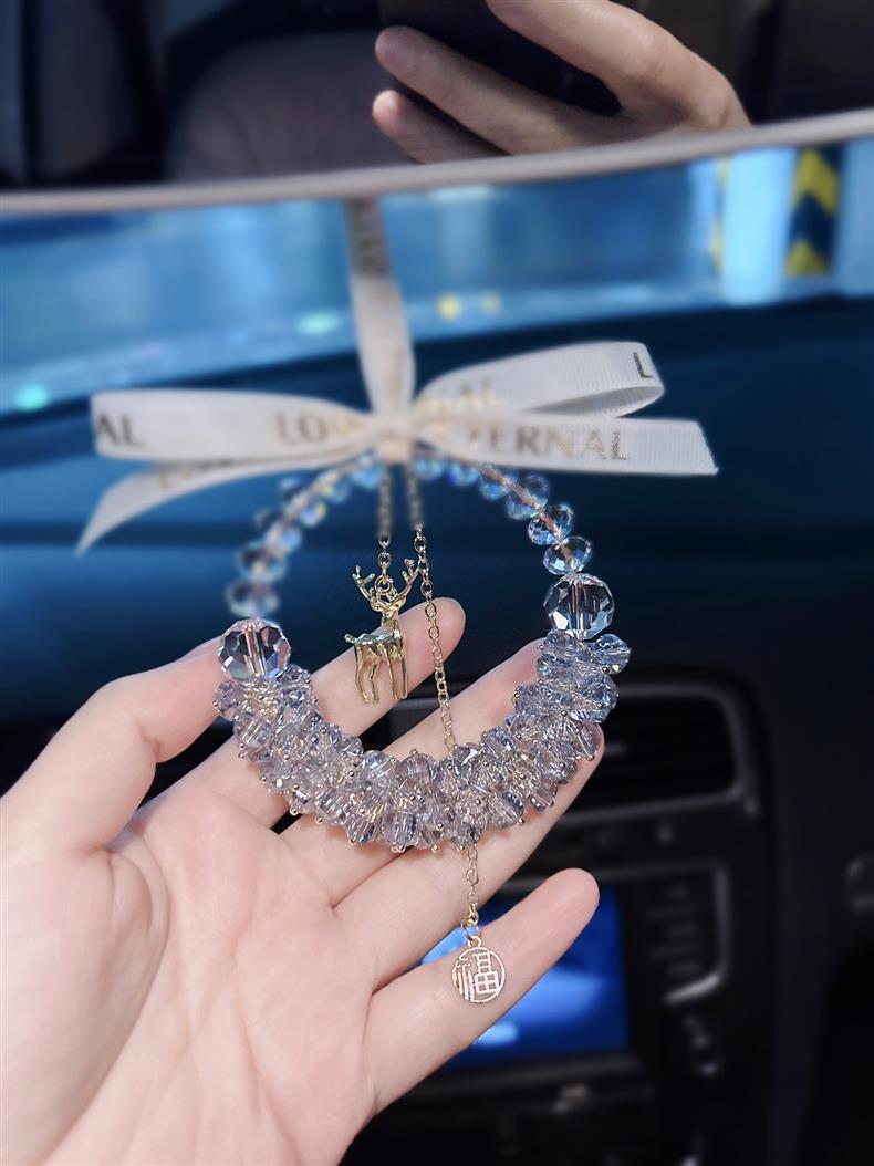 Xiaohongshu-style green light car pendant, safe journey car crystal ornament, rearview mirror interior hanging decoration for men and women