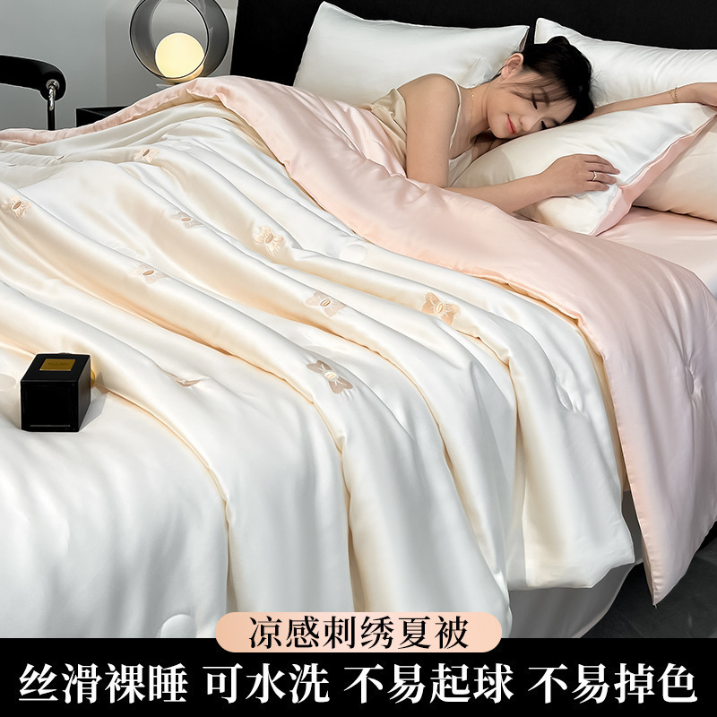 Edredón fresco de verano de seda de hielo de cuatro piezas 2025 nuevo estilo sedoso para dormir desnudo, colcha de aire acondicionado se puede lavar a máquina verano