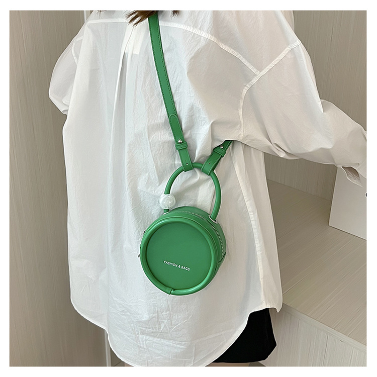 Streetwear Solid Color Round Zipper Circle Bag display picture 3