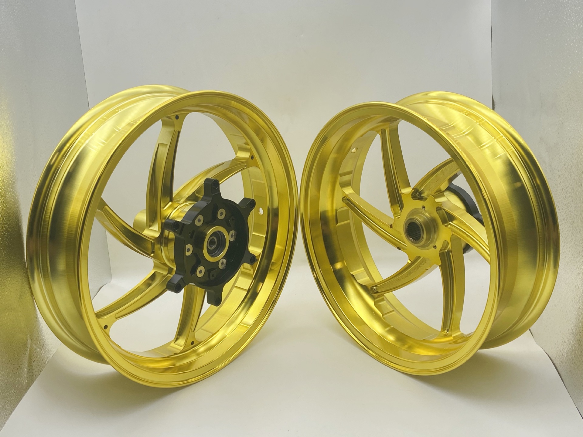 Suitable for Yamaha Xmax300 Front and Rear Cast Wheels Aluminum Alloy Lightweight Cnc Modified Wheels and Rims Modified Only