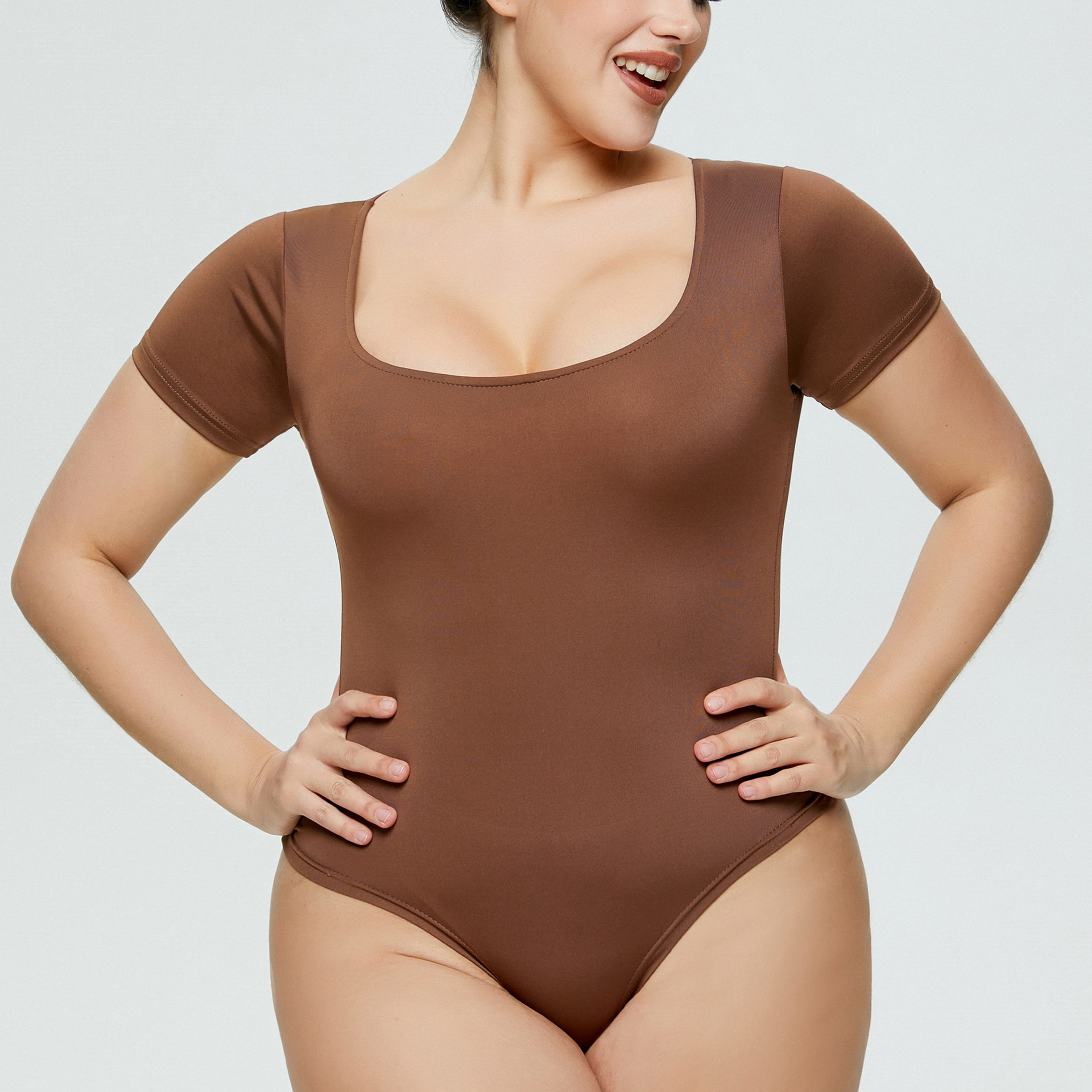 2024 verano Europa y Estados Unidos comercio exterior transfronterizo nueva ropa de mujer sexy delgado de manga corta mono fábrica de mujeres al por mayor