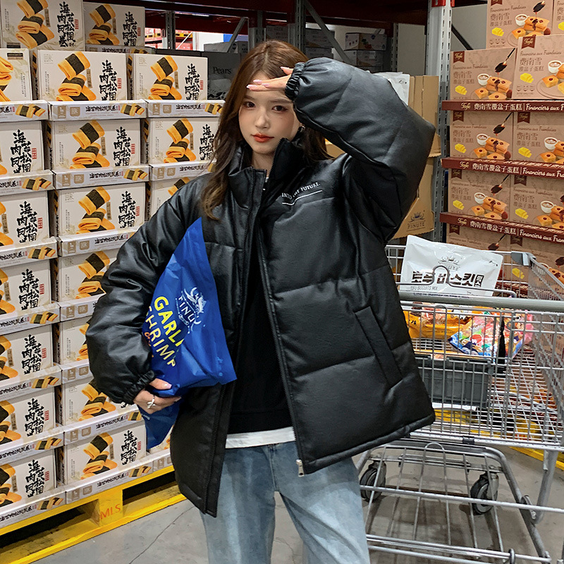 Ropa de algodón mujer 2023 nuevo estilo coreano suelto ropa de pan estudiantil gruesa tela PU letras chaqueta de algodón chaqueta de invierno image 4