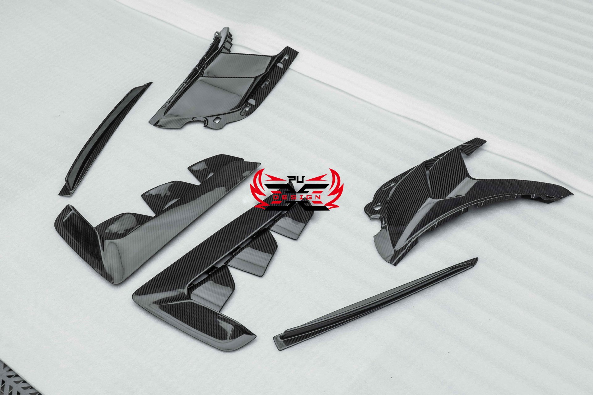 Suitable for Porsche 911 992 GT3RS original dry carbon fiber modification kit, front, middle, rear lip and side skirts