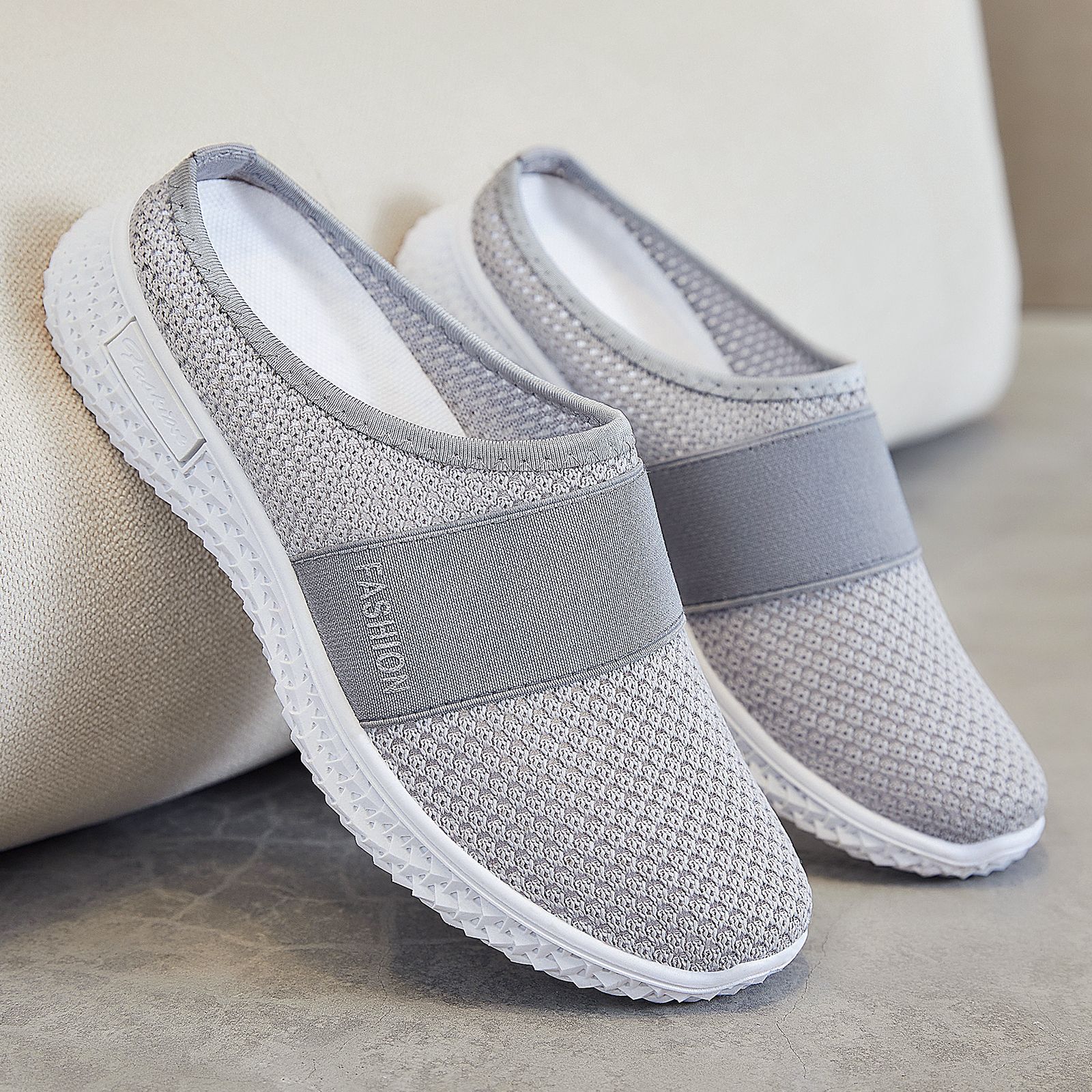 Zapatos de mujer, sandalias de verano nuevas, pantuflas cerradas sin cordones, zapatos casuales versátiles y a la moda, zapatos de venta al por mayor transfronterizos.