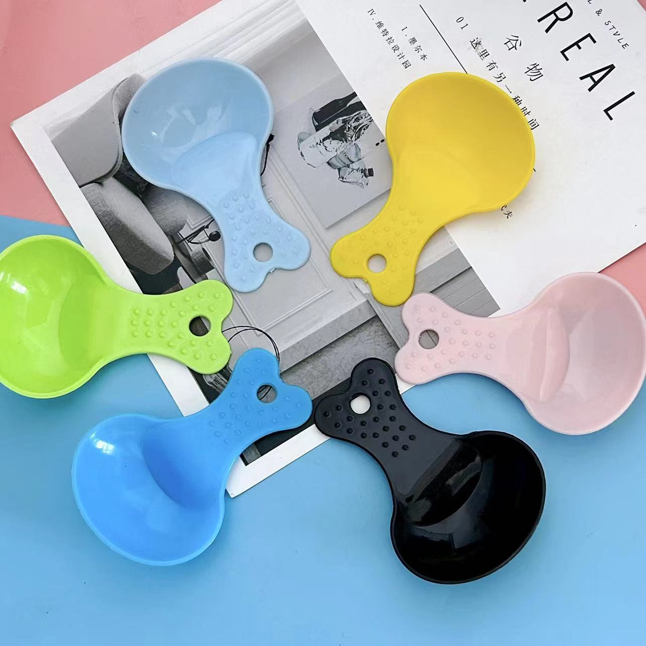 Comida para mascotas cuchara comida para perros comida para gatos cuchara caramelo color plástico amor comida cuchara comida para perros pala suministros para mascotas