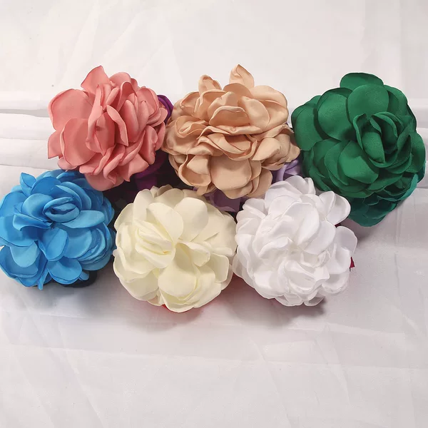 Korean fashion brooch with burnt-edge flowers, pin for women's suits and professional attire, handmade corsage decoration