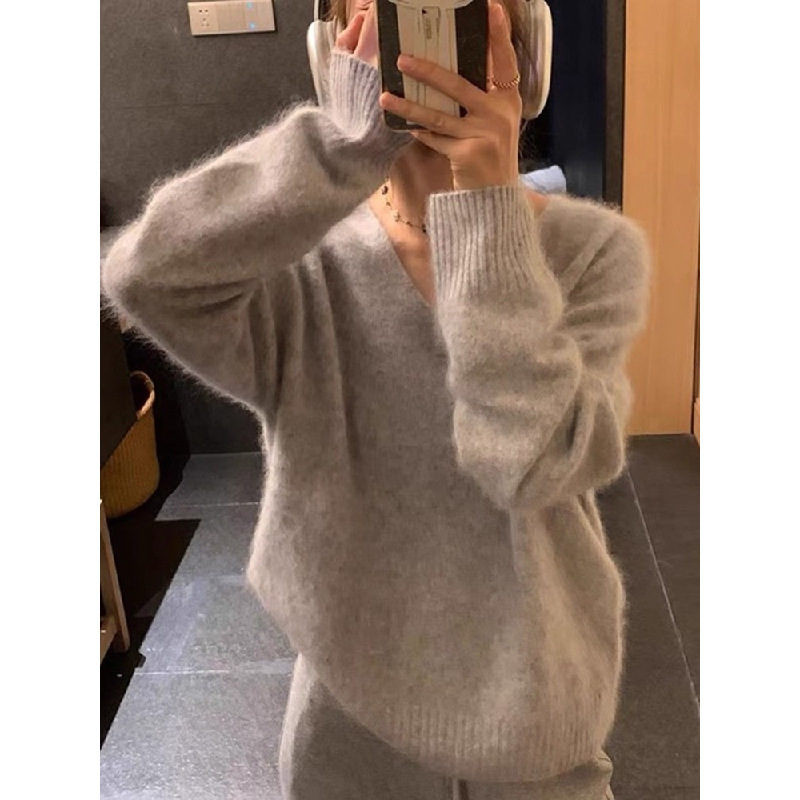 Cashmere Brushed V-Neck Knit Sweater 67.5kg Unique Item