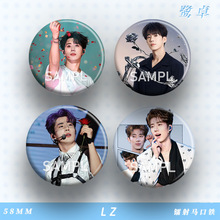 十个勤天鹭卓周边吧唧明星演唱会粉丝应援镭射徽章痛包谷子挂件