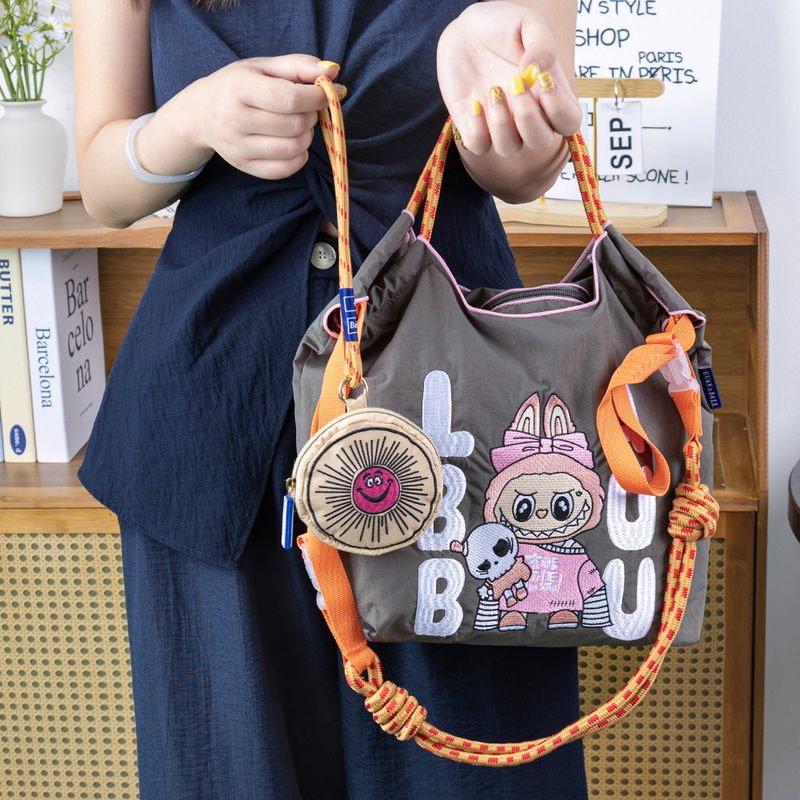 日本のかわいいコインキーホルダーバッグ女性の刺繍ナイロン多用途カジュアルデイリー収納キーヘッドフォンハンドバッグ|undefined