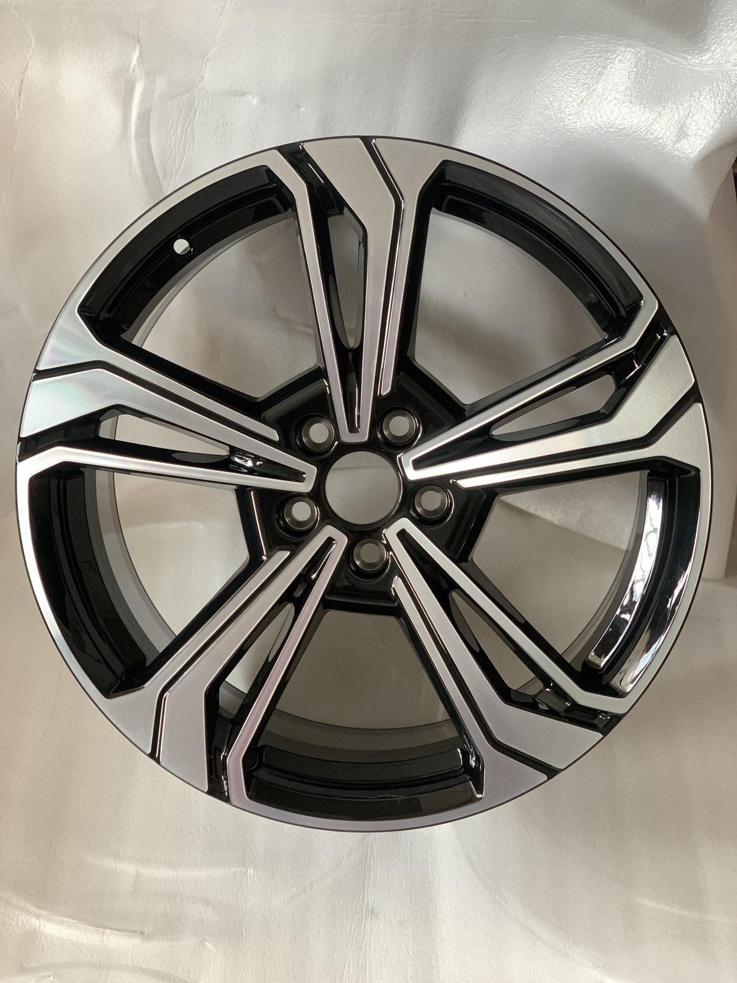 Compatible with 19inch Geely Silver L7 aluminum alloy wheel rims, Galaxy L7 aluminum alloy wheel original factory parts