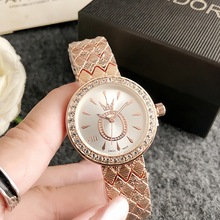 �͹��ֱ�Ůʿ���s�[���rƤˮ��ֱ�Ů����Ʒ��؛ԴС�������C��