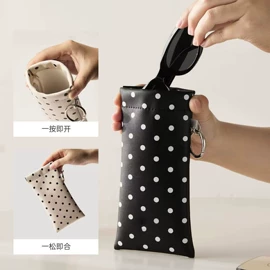 收纳袋收纳包;钥匙扣及钥匙扣配件;零钱包