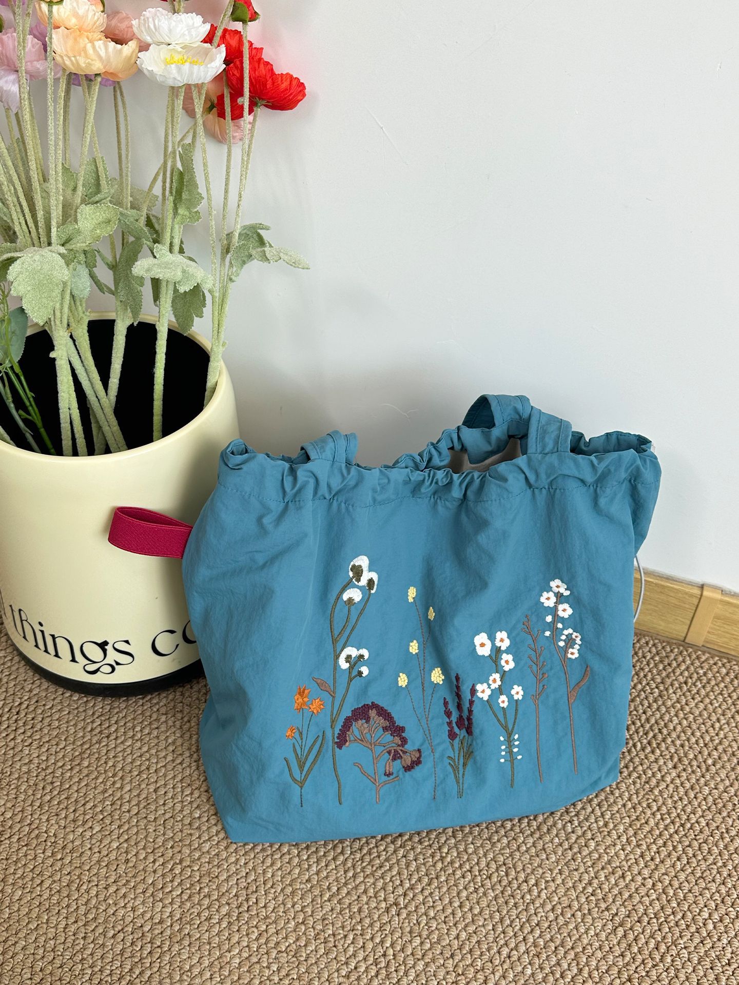 韓国版の新型アルファベットのプリントの包みの女性の大容量のナイロンのショルダーバッグ